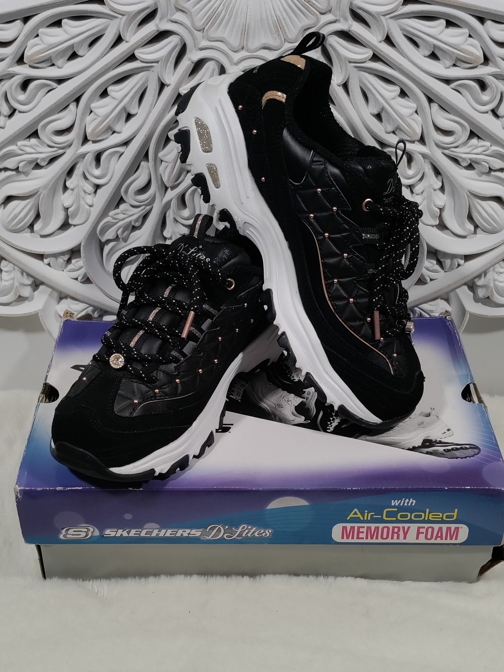Skechers D’Lites Black Rose Gold Studded Memory Foam Sneakers Size 8